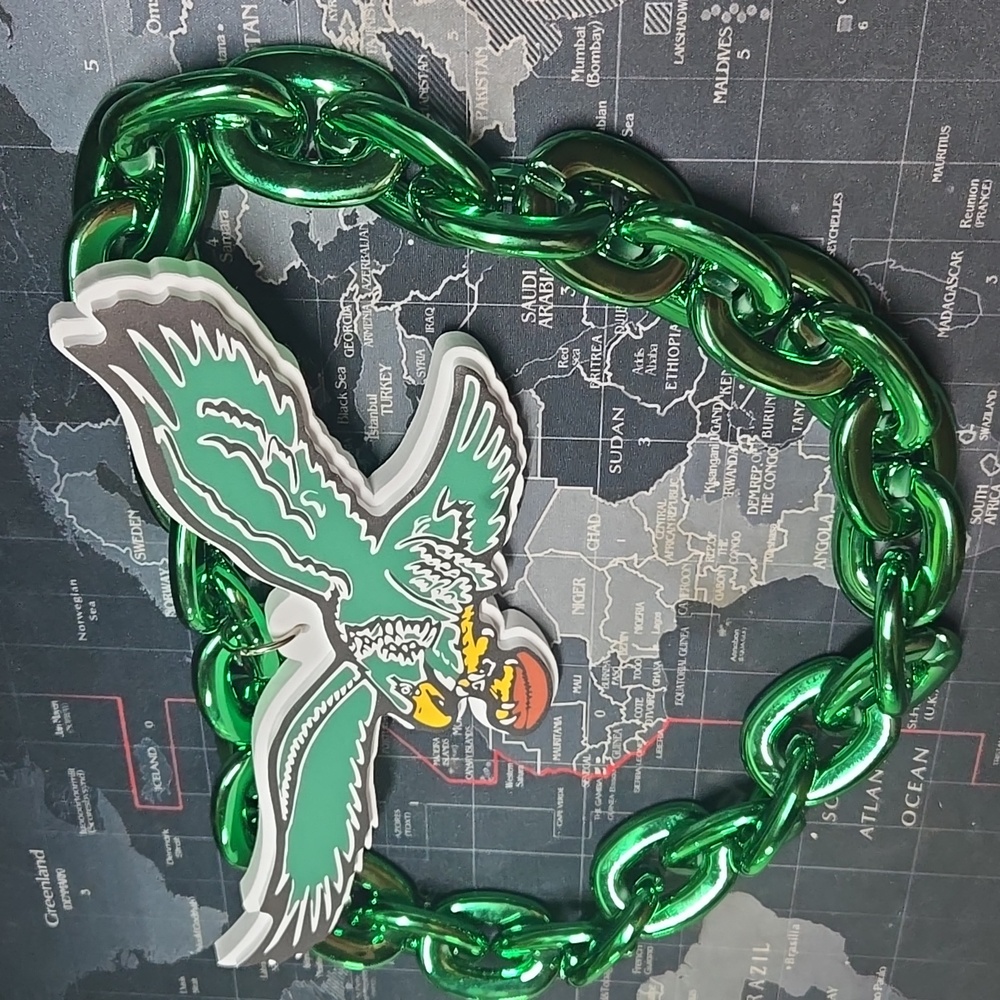Philadelphia Eagles Green Chain Necklace with Eagle Pendant - Picture 3 of 6